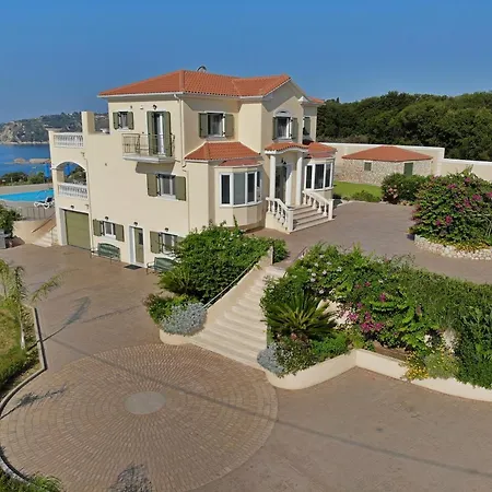 Anna Rebecca Villa *