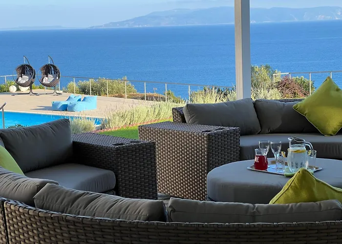 Anna Rebecca Villa *